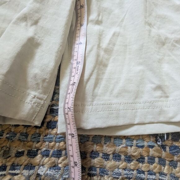 Eddie Bauer First Ascent Women's T14 Khaki Shorts Zip Pockets Neutral Hiking Cam - Picture 3 of 6